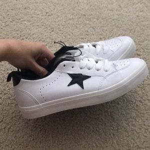 Star sneakers size 7